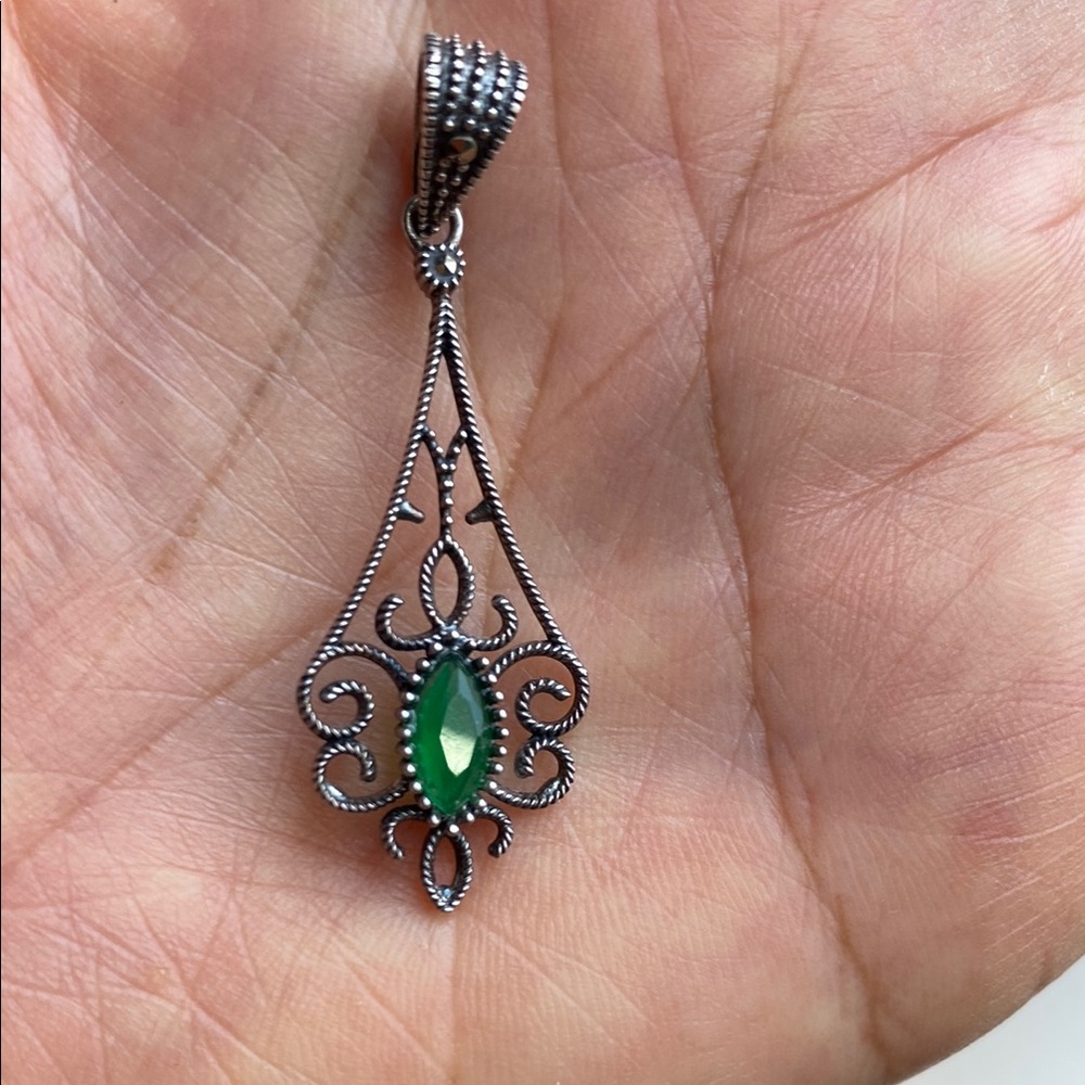 Vintage .925 Silver Pendant with Emerald Green Detail